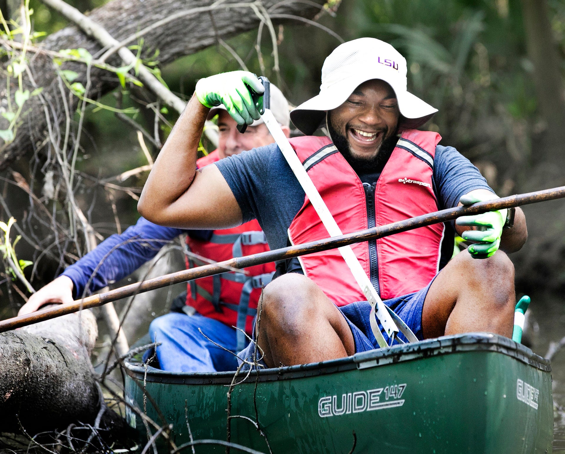 Volunteers collecting litter on Capitol Lake in Baton Rouge, LA. Photo credit: Marie Constantin